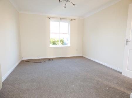 1 bedroom Ground floor maisonette to let in Napier Crescent, Wickford, SS12