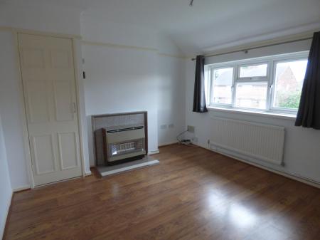 1 bedroom Maisonette to let in Powell Road, Laindon, SS15