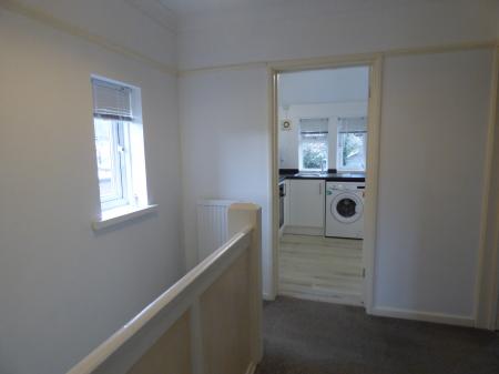 1 bedroom Maisonette to let in Powell Road, Laindon, SS15