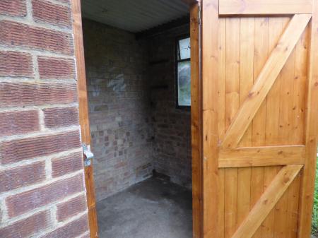 1 bedroom Maisonette to let in Powell Road, Laindon, SS15