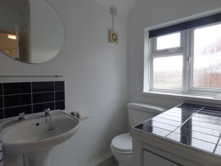 1 bedroom Maisonette to let in Powell Road, Laindon, SS15
