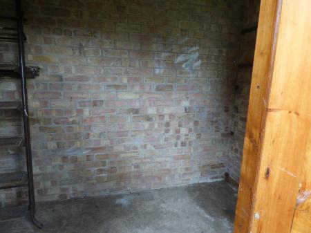 1 bedroom Maisonette to let in Powell Road, Laindon, SS15