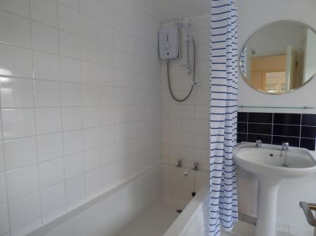 1 bedroom Maisonette to let in Powell Road, Laindon, SS15