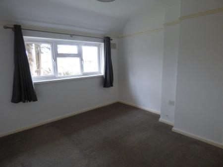 1 bedroom Maisonette to let in Powell Road, Laindon, SS15