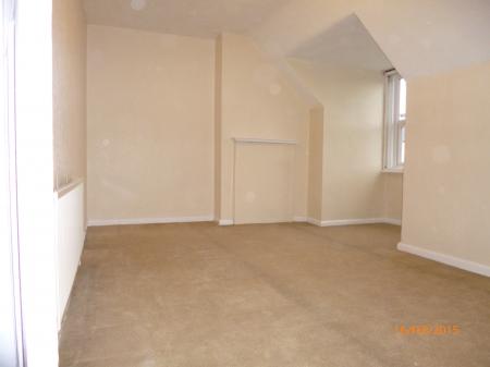 3 bedroom Flat to let in Green Lane, Dagenham, RM8
