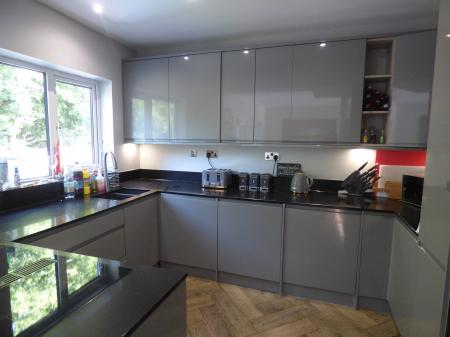 3 bedroom Semi-detached house to let in Wingrave Crescent, Brentwood, CM14
