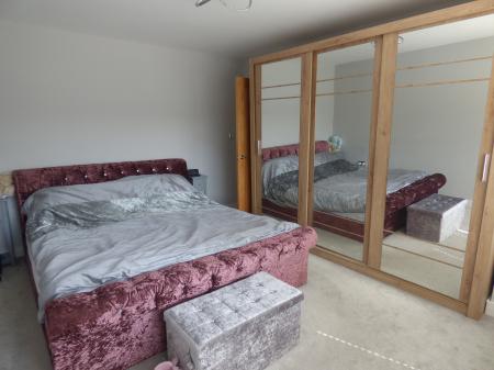 3 bedroom Semi-detached house to let in Wingrave Crescent, Brentwood, CM14
