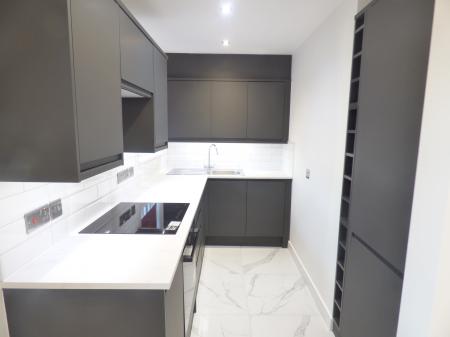 1 bedroom Studio flat to let in Marlborough Way, Billericay, CM12
