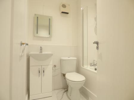 1 bedroom Studio flat to let in Marlborough Way, Billericay, CM12