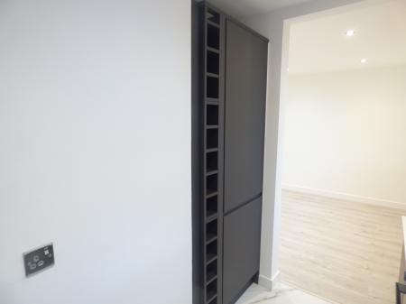 1 bedroom Studio flat to let in Marlborough Way, Billericay, CM12