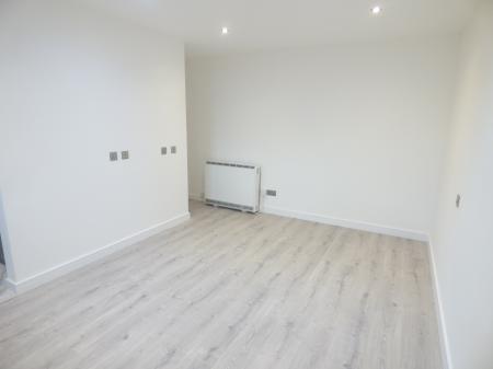 1 bedroom Studio flat to let in Marlborough Way, Billericay, CM12