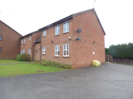 1 bedroom Studio flat to let in Marlborough Way, Billericay, CM12
