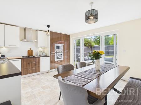 4 bedroom Detached house for sale in Oxmoor Avenue, Hadley, Telford, TF1