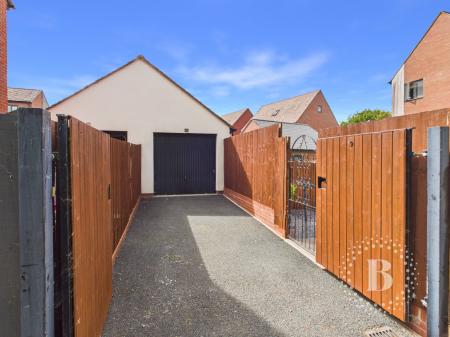 5 bedroom Semi-detached house for sale in Reynolds Fold, Lawley, Telford, TF3