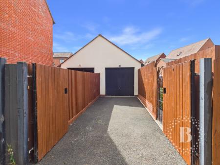 5 bedroom Semi-detached house for sale in Reynolds Fold, Lawley, Telford, TF3
