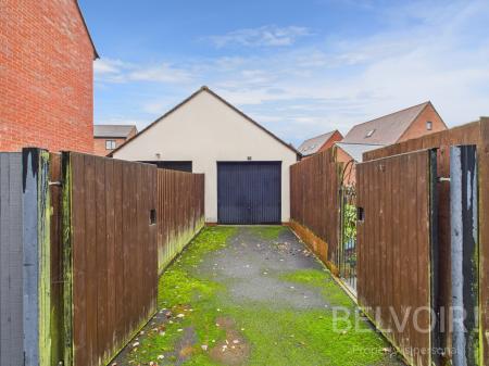 5 bedroom Semi-detached house for sale in Reynolds Fold, Lawley, Telford, TF3