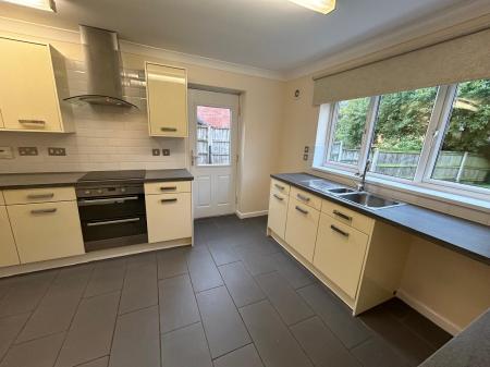 4 bedroom Detached house to let in Wilfred Owen Close, Market Drayton, TF9