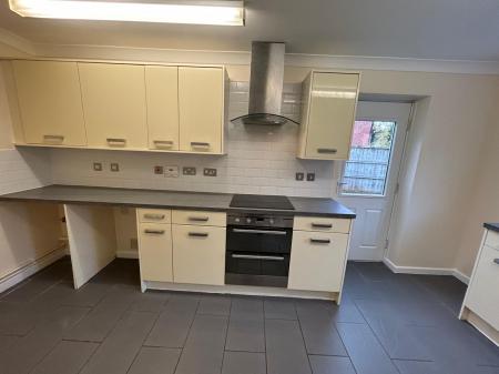 4 bedroom Detached house to let in Wilfred Owen Close, Market Drayton, TF9