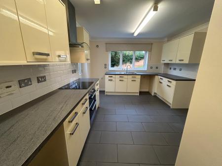 4 bedroom Detached house to let in Wilfred Owen Close, Market Drayton, TF9