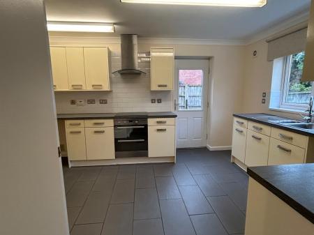 4 bedroom Detached house to let in Wilfred Owen Close, Market Drayton, TF9