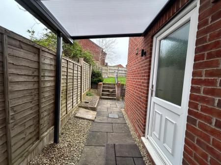 3 bedroom Semi-detached house to let in Connomara Meadow, Horsehay, TF4