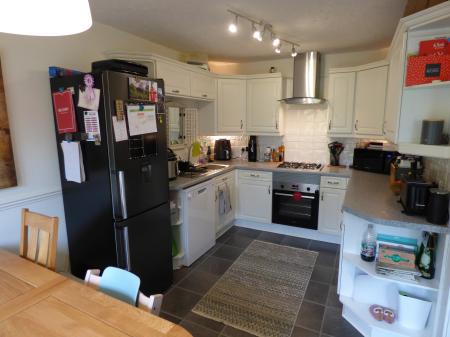 3 bedroom Town house to let in Plant Close, Dawley Bank, Telford, TF4