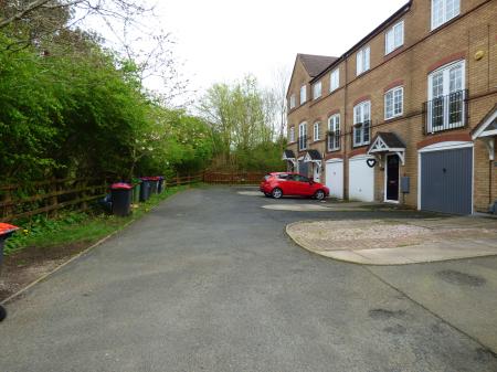 3 bedroom Town house to let in Plant Close, Dawley Bank, Telford, TF4