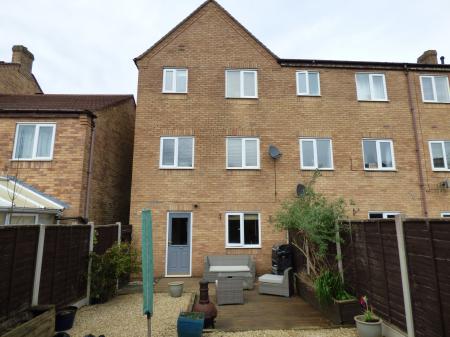 3 bedroom Town house to let in Plant Close, Dawley Bank, Telford, TF4