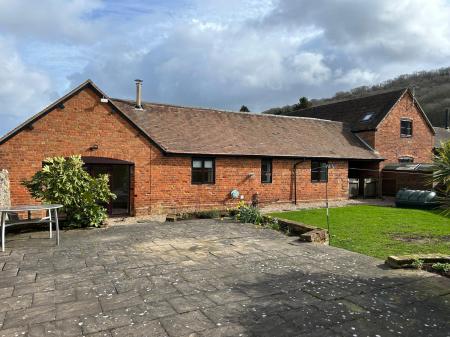 3 bedroom Barn to let in Wrekin Farm Buildings, Wellington, TF6