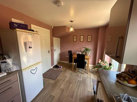 3 bedroom Terraced House to let in Park Lane, Woodside, Telford, TF7