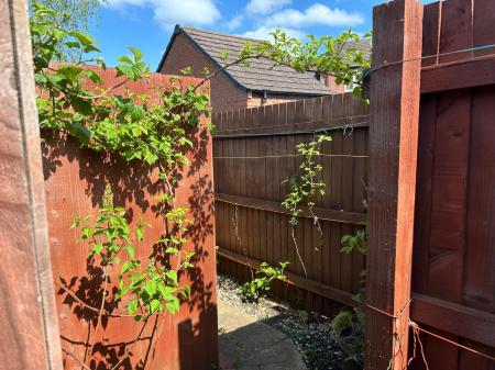 3 bedroom Terraced House to let in Park Lane, Woodside, Telford, TF7