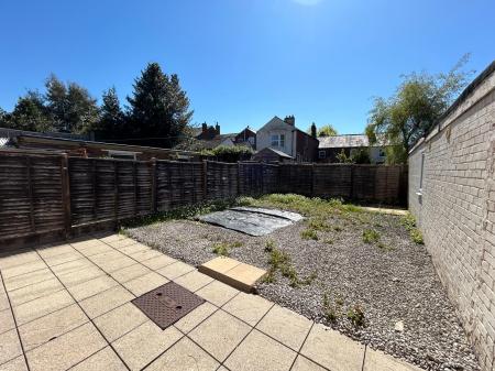 4 bedroom Semi-detached house to let in Leonard Street, Oakengates, TF2