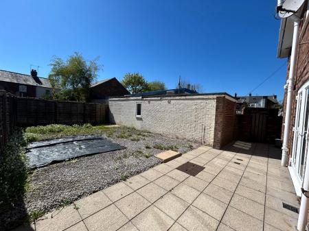 4 bedroom Semi-detached house to let in Leonard Street, Oakengates, TF2