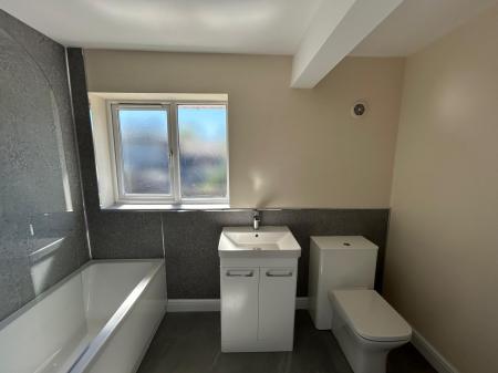 4 bedroom Semi-detached house to let in Leonard Street, Oakengates, TF2