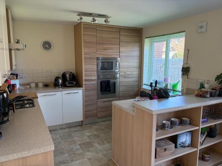 3 bedroom Detached house to let in Wittingham Close, Hadley, TF1