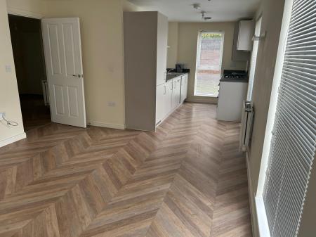 2 bedroom Flat to let in Parkside Crescent, Ketley, TF1