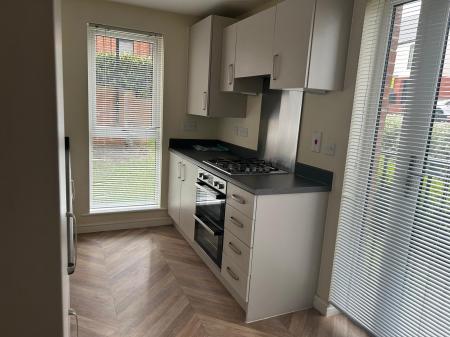 2 bedroom Flat to let in Parkside Crescent, Ketley, TF1