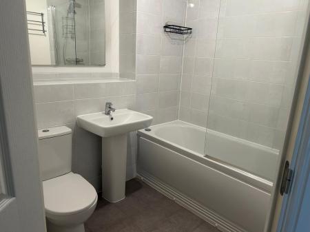2 bedroom Flat to let in Parkside Crescent, Ketley, TF1