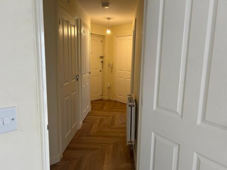 2 bedroom Flat to let in Parkside Crescent, Ketley, TF1