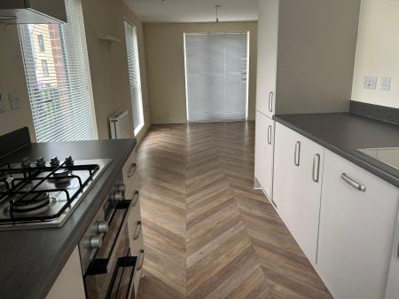 2 bedroom Flat to let in Parkside Crescent, Ketley, TF1