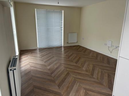 2 bedroom Flat to let in Parkside Crescent, Ketley, TF1
