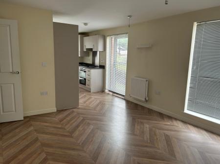 2 bedroom Flat to let in Parkside Crescent, Ketley, TF1