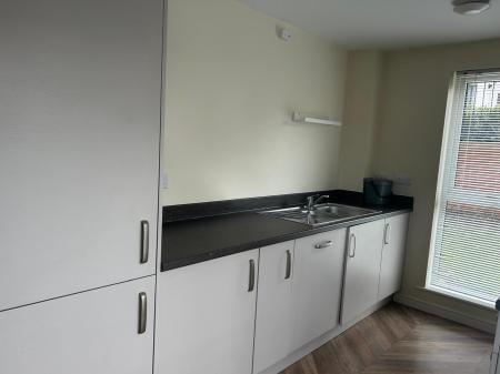 2 bedroom Flat to let in Parkside Crescent, Ketley, TF1
