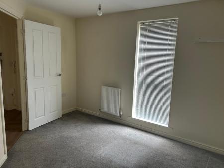 2 bedroom Flat to let in Parkside Crescent, Ketley, TF1