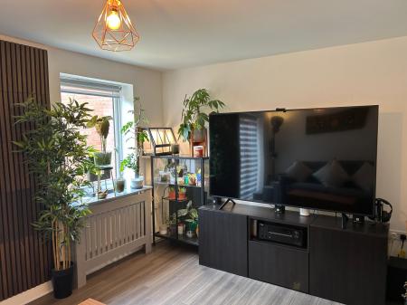 4 bedroom Town house to let in York Road, Priorslee, Telford, TF2
