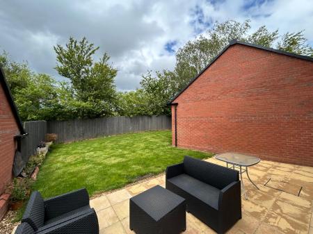 4 bedroom Town house to let in York Road, Priorslee, Telford, TF2