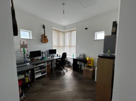 4 bedroom Town house to let in York Road, Priorslee, Telford, TF2