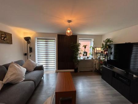 4 bedroom Town house to let in York Road, Priorslee, Telford, TF2