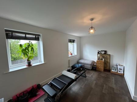 4 bedroom Town house to let in York Road, Priorslee, Telford, TF2