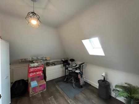 4 bedroom Town house to let in York Road, Priorslee, Telford, TF2